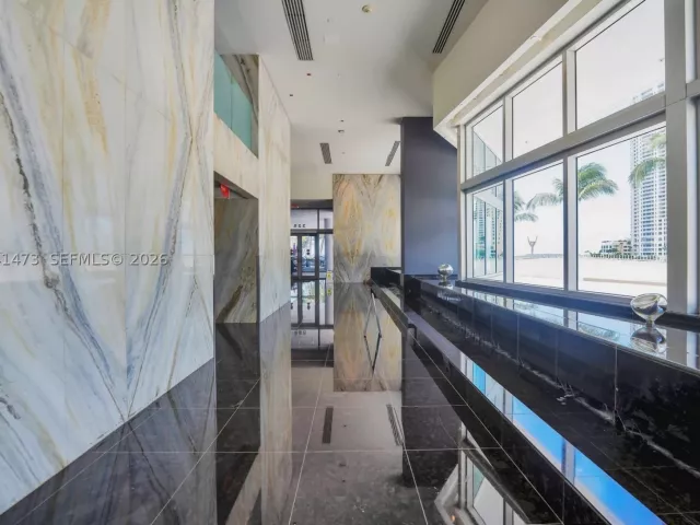 2-bedroom condo for sale in Miami - 325 S Biscayne Blvd 3921 - MondialRealty