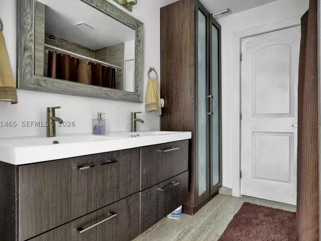 3-bedroom home for sale in Miami - 13201 SW 197th Ave - MondialRealty