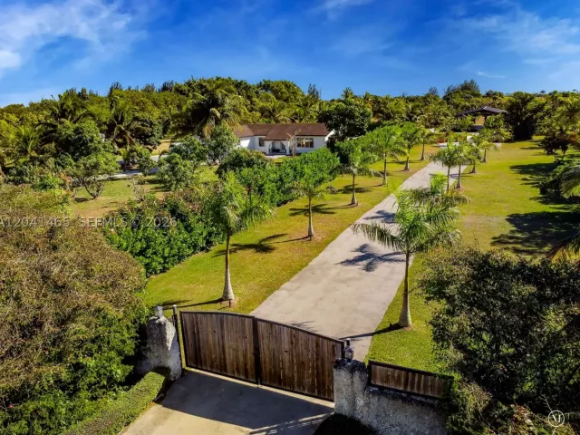 3-bedroom home for sale in Miami - 13201 SW 197th Ave - MondialRealty