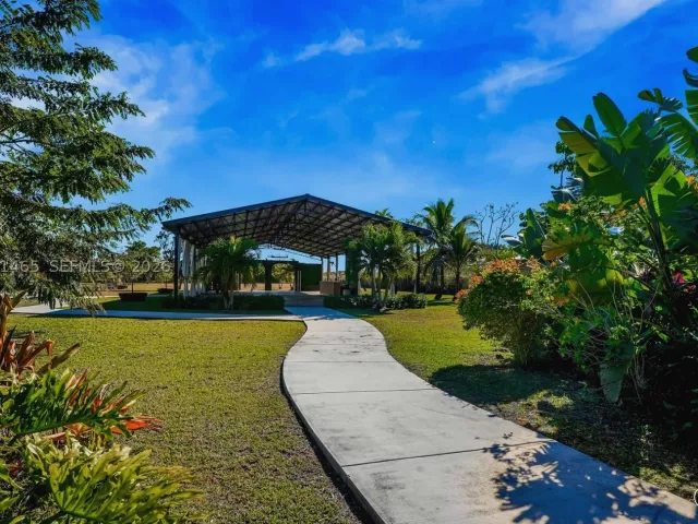3-bedroom home for sale in Miami - 13201 SW 197th Ave - MondialRealty