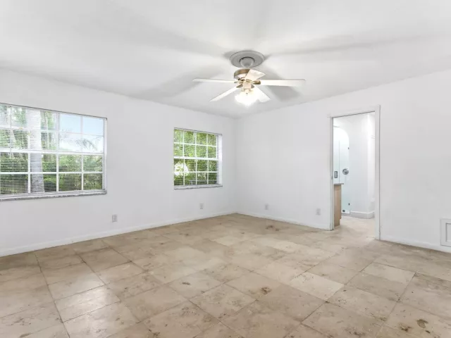 4-bedroom home for sale in West Palm Beach - 4793 Badger Avenue - MondialRealty