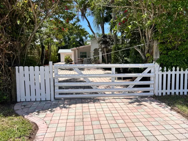 4-bedroom home for sale in West Palm Beach - 4793 Badger Avenue - MondialRealty
