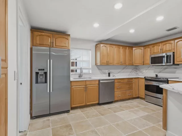 4-bedroom home for sale in West Palm Beach - 4793 Badger Avenue - MondialRealty