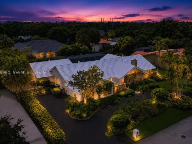 5-bedroom home for sale in Miami - 13025 SW 108th Ave - MondialRealty