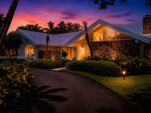 5-bedroom home for sale in Miami - 13025 SW 108th Ave - MondialRealty