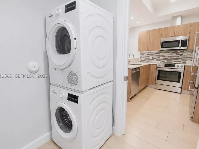 2-bedroom home for rent in Miami Beach - 619 Meridian Ave 4 - MondialRealty