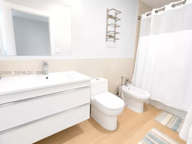 2-bedroom home for rent in Miami Beach - 619 Meridian Ave 4 - MondialRealty