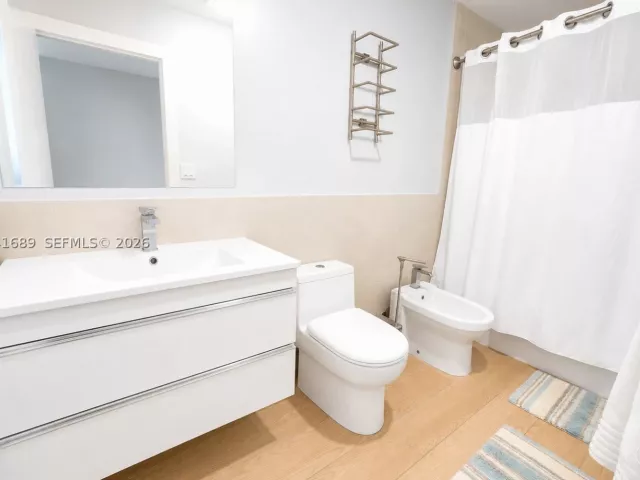 2-bedroom home for rent in Miami Beach - 619 Meridian Ave 4 - MondialRealty