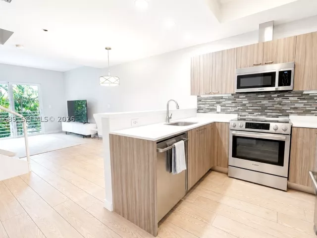 2-bedroom home for rent in Miami Beach - 619 Meridian Ave 4 - MondialRealty