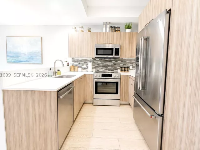 2-bedroom home for rent in Miami Beach - 619 Meridian Ave 4 - MondialRealty