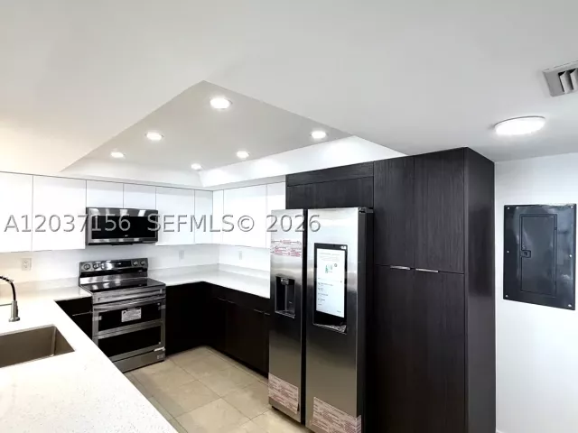 2-bedroom condo for rent in Miami - 520 Brickell Key Dr A1005 - MondialRealty