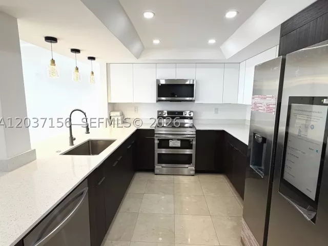 2-bedroom condo for rent in Miami - 520 Brickell Key Dr A1005 - MondialRealty