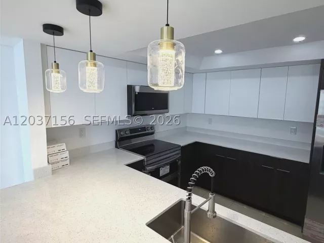 2-bedroom condo for rent in Miami - 520 Brickell Key Dr A1005 - MondialRealty