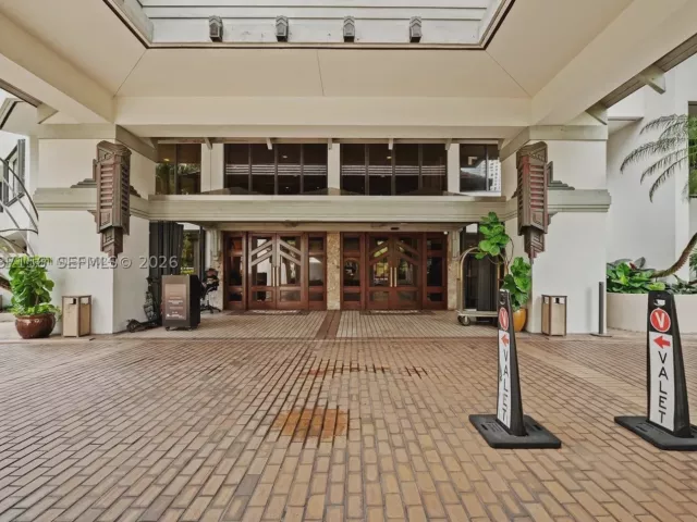 2-bedroom condo for rent in Miami - 520 Brickell Key Dr A1005 - MondialRealty