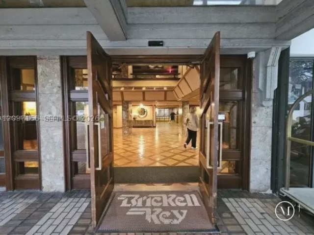 2-bedroom condo for rent in Miami - 520 Brickell Key Dr A1005 - MondialRealty