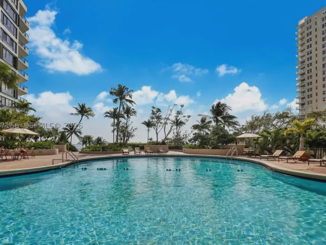 2-bedroom condo for rent in Miami - 520 Brickell Key Dr A1005 - MondialRealty