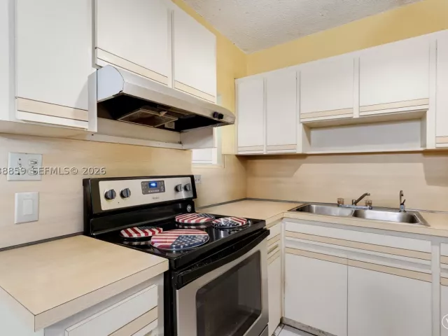 3-bedroom home for sale in Miami - 3035 NW 83 St - MondialRealty