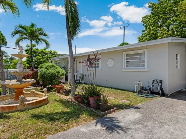 3-bedroom home for sale in Miami - 3035 NW 83 St - MondialRealty