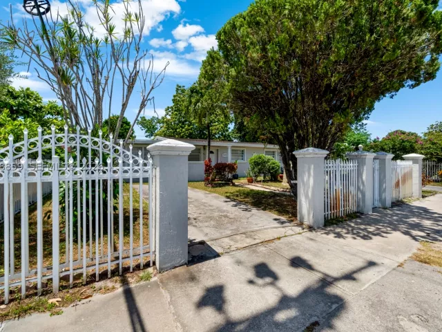 3-bedroom home for sale in Miami - 3035 NW 83 St - MondialRealty