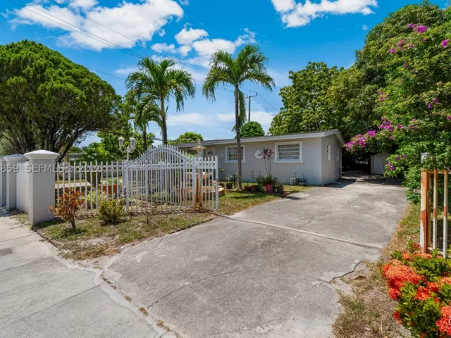 3-bedroom home for sale in Miami - 3035 NW 83 St - MondialRealty