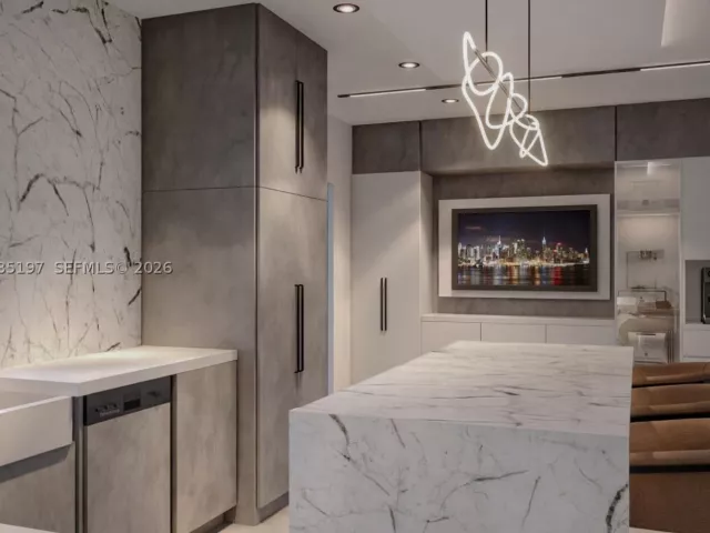 5-bedroom home for sale in Hollywood -  - MondialRealty