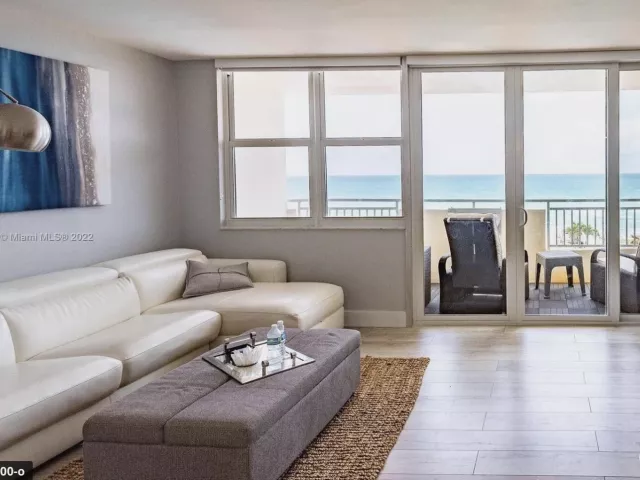 1-bedroom condo for sale in Hallandale Beach - 3180 S Ocean Drive 414 - MondialRealty