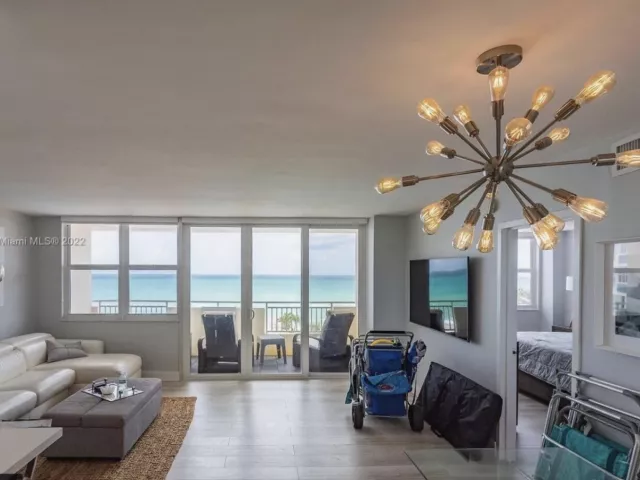 1-bedroom condo for sale in Hallandale Beach - 3180 S Ocean Drive 414 - MondialRealty