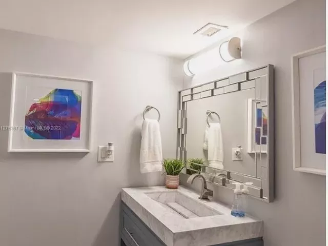 1-bedroom condo for sale in Hallandale Beach - 3180 S Ocean Drive 414 - MondialRealty
