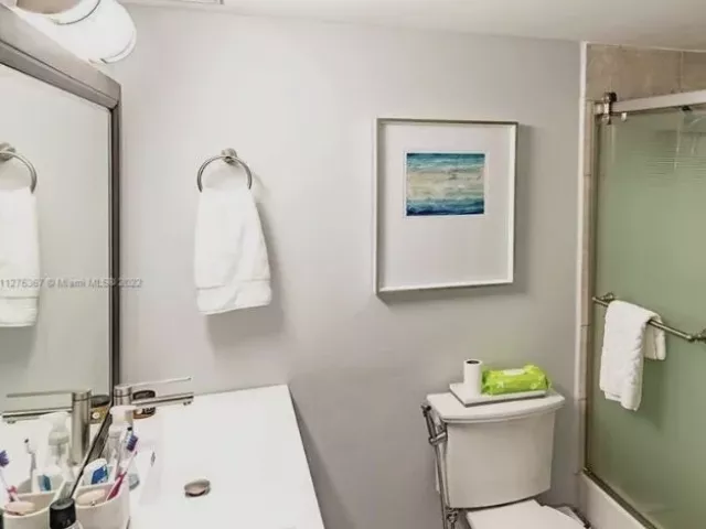 1-bedroom condo for sale in Hallandale Beach - 3180 S Ocean Drive 414 - MondialRealty