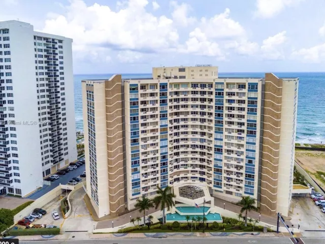 1-bedroom condo for sale in Hallandale Beach - 3180 S Ocean Drive 414 - MondialRealty