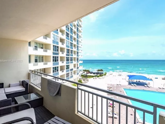 1-bedroom condo for sale in Hallandale Beach - 3180 S Ocean Drive 414 - MondialRealty