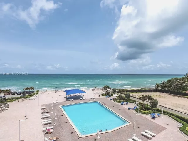 1-bedroom condo for sale in Hallandale Beach - 3180 S Ocean Drive 414 - MondialRealty