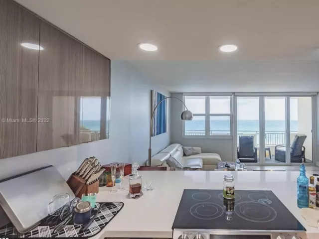 1-bedroom condo for sale in Hallandale Beach - 3180 S Ocean Drive 414 - MondialRealty