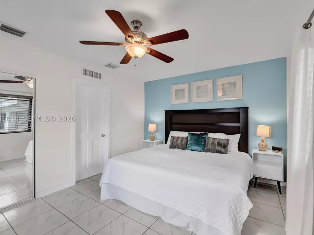 5-bedroom home for sale in Hollywood - 1704 Rodman St - MondialRealty