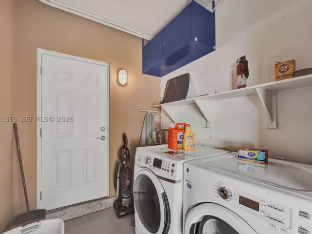 5-bedroom home for sale in Hollywood - 1704 Rodman St - MondialRealty