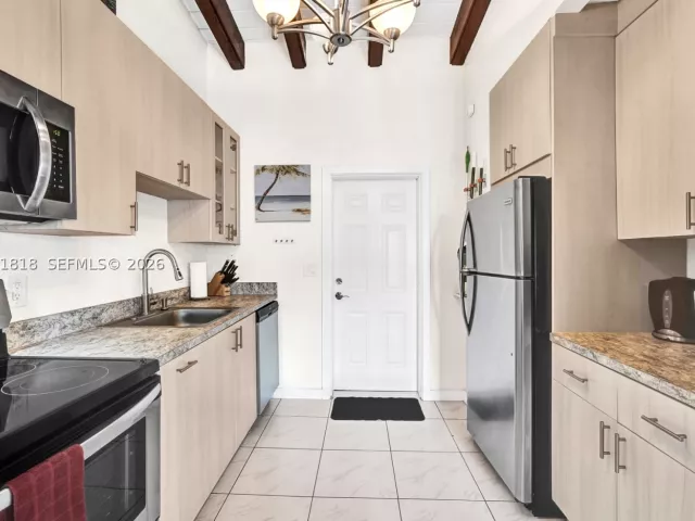 5-bedroom home for sale in Hollywood - 1704 Rodman St - MondialRealty