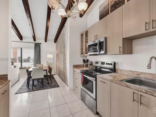 5-bedroom home for sale in Hollywood - 1704 Rodman St - MondialRealty