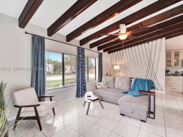 5-bedroom home for sale in Hollywood - 1704 Rodman St - MondialRealty