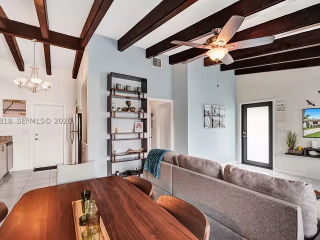 5-bedroom home for sale in Hollywood - 1704 Rodman St - MondialRealty