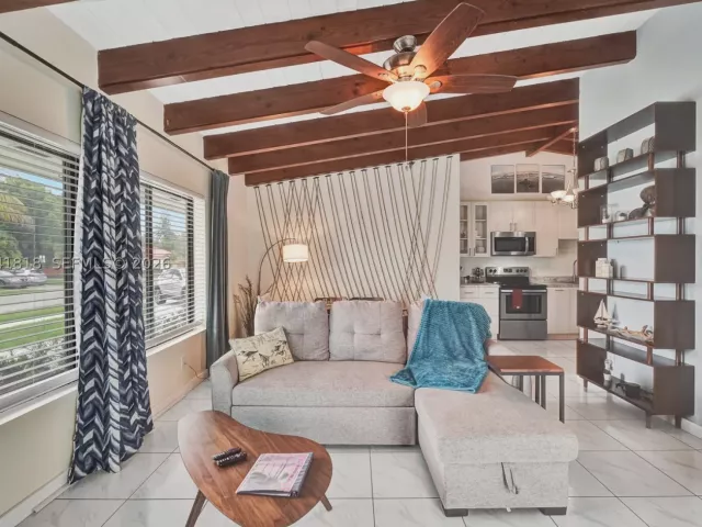 5-bedroom home for sale in Hollywood - 1704 Rodman St - MondialRealty