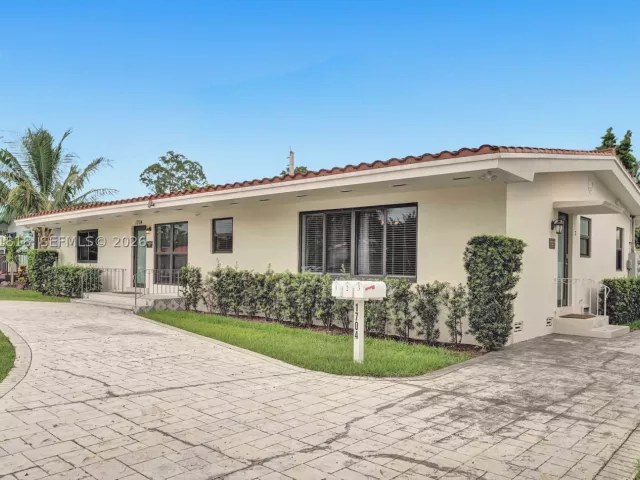 5-bedroom home for sale in Hollywood - 1704 Rodman St - MondialRealty
