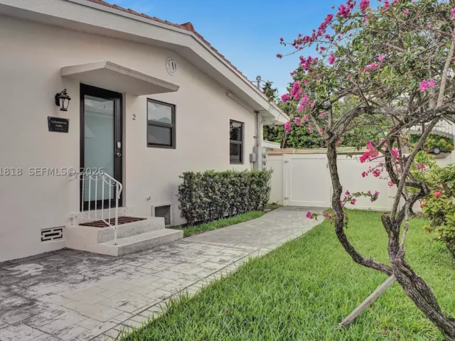 5-bedroom home for sale in Hollywood - 1704 Rodman St - MondialRealty