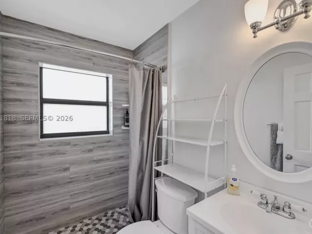 5-bedroom home for sale in Hollywood - 1704 Rodman St - MondialRealty