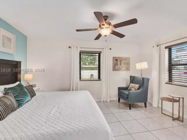 5-bedroom home for sale in Hollywood - 1704 Rodman St - MondialRealty
