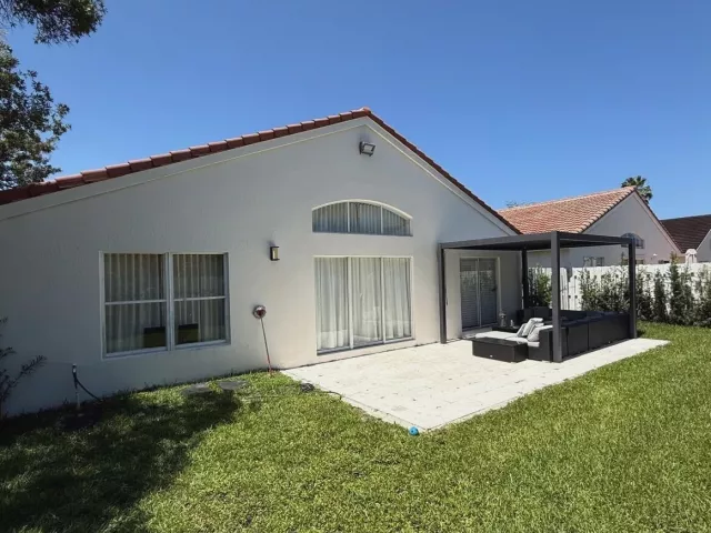 3-bedroom home for sale in Hollywood - 3380 SW 50th Street - MondialRealty