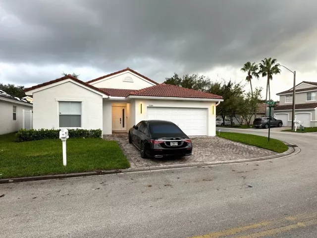 3-bedroom home for sale in Hollywood - 3380 SW 50th Street - MondialRealty