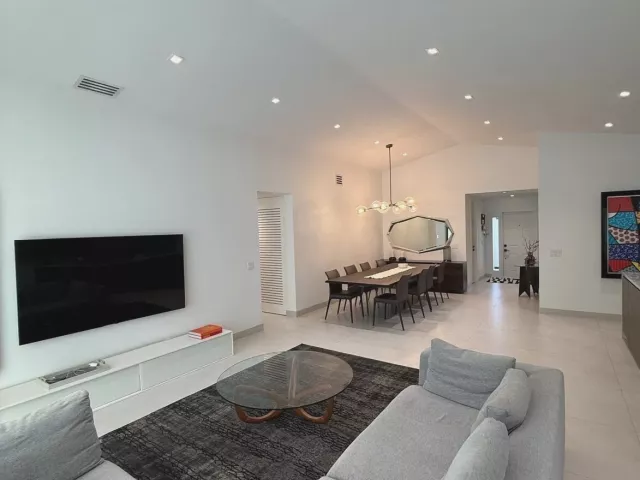 3-bedroom home for sale in Hollywood - 3380 SW 50th Street - MondialRealty