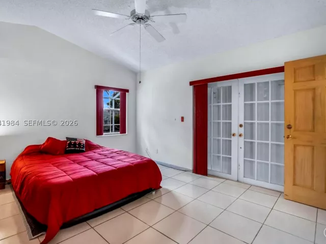 3-bedroom home for sale in Pembroke Pines - 220 NW 207th Way - MondialRealty