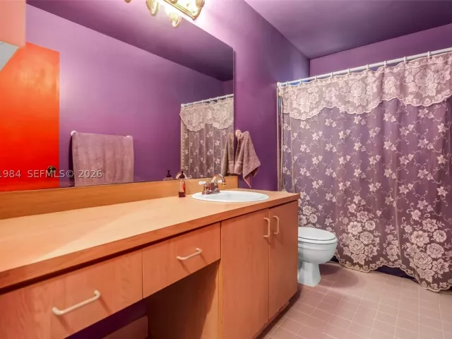 3-bedroom home for sale in Pembroke Pines - 220 NW 207th Way - MondialRealty