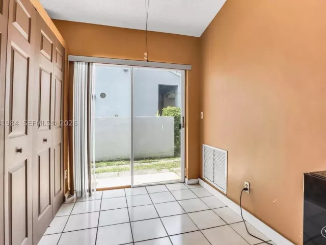 3-bedroom home for sale in Pembroke Pines - 220 NW 207th Way - MondialRealty